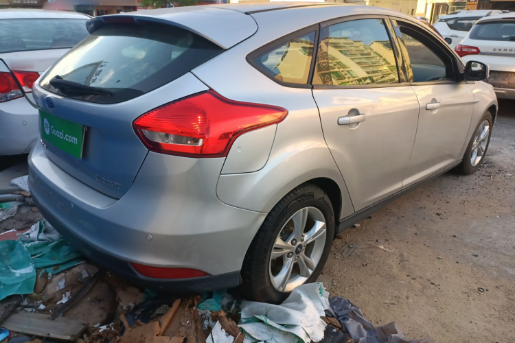 福特 福克斯 2015款 两厢 1.6L 自动舒适型车身外观7