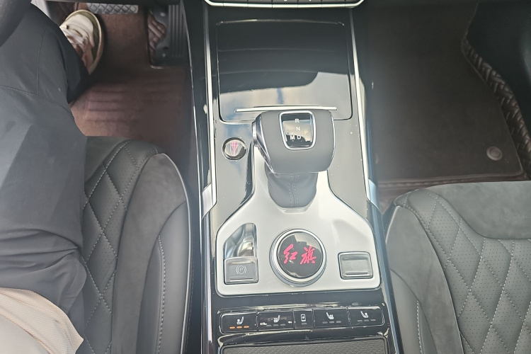 红旗HS5 2019款 2.0T 智联旗领四驱版中控内饰7006