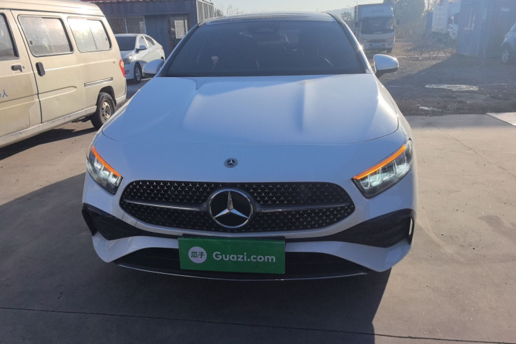 奔驰A级 2024款 A 200 L 时尚型车身外观2