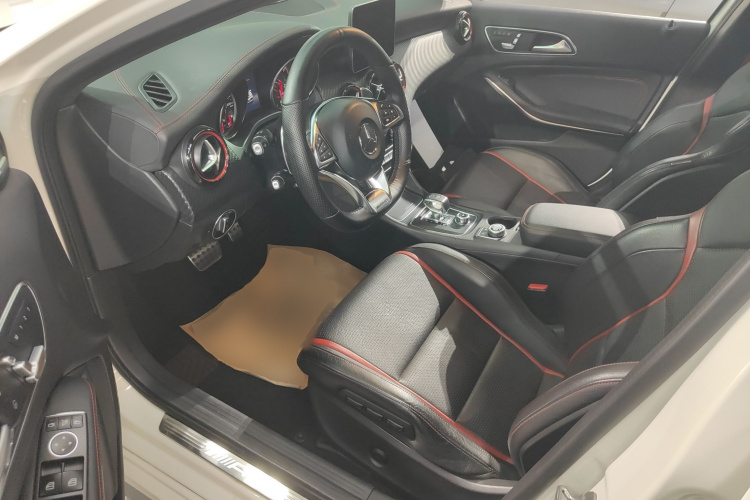 奔驰A级AMG(进口) 2017款 改款 AMG A 45 4MATIC中控内饰7003