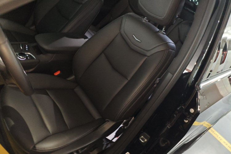 凯迪拉克XT6 2021款 2.0T 六座两驱豪华型中控内饰19