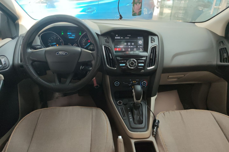 福特 福克斯 2017款 三厢 1.6L 自动舒适型智行版中控内饰7002