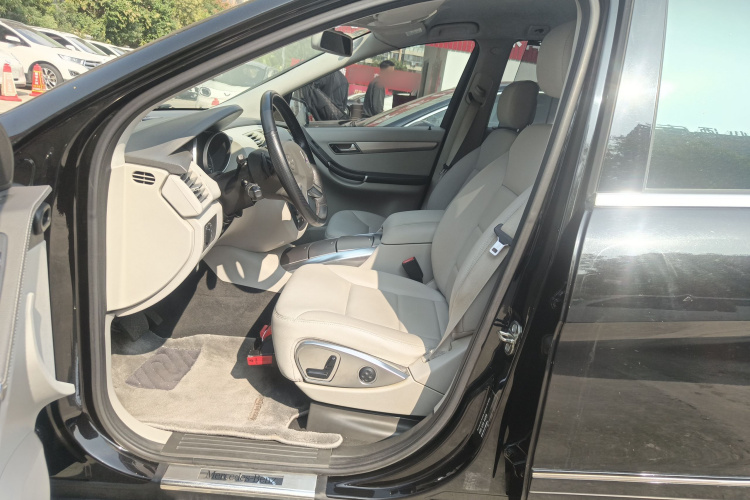 奔驰R级 2011款 R 300 L 商务型局部细节19