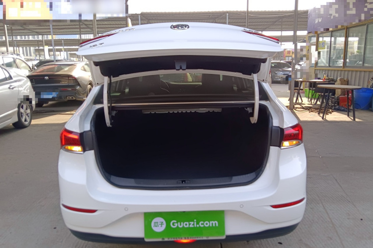 别克 英朗 2019款 18T 自动互联精英型 国VI机舱底盘23