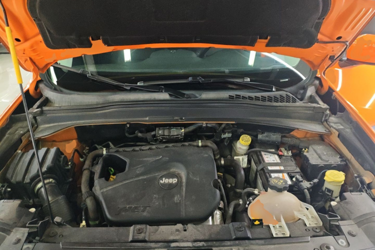 Jeep 自由侠 2017款 180T 自动高能版机舱底盘24