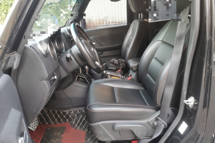 北京BJ40 2016款 40L 2.3T 自动四驱尊享版局部细节19