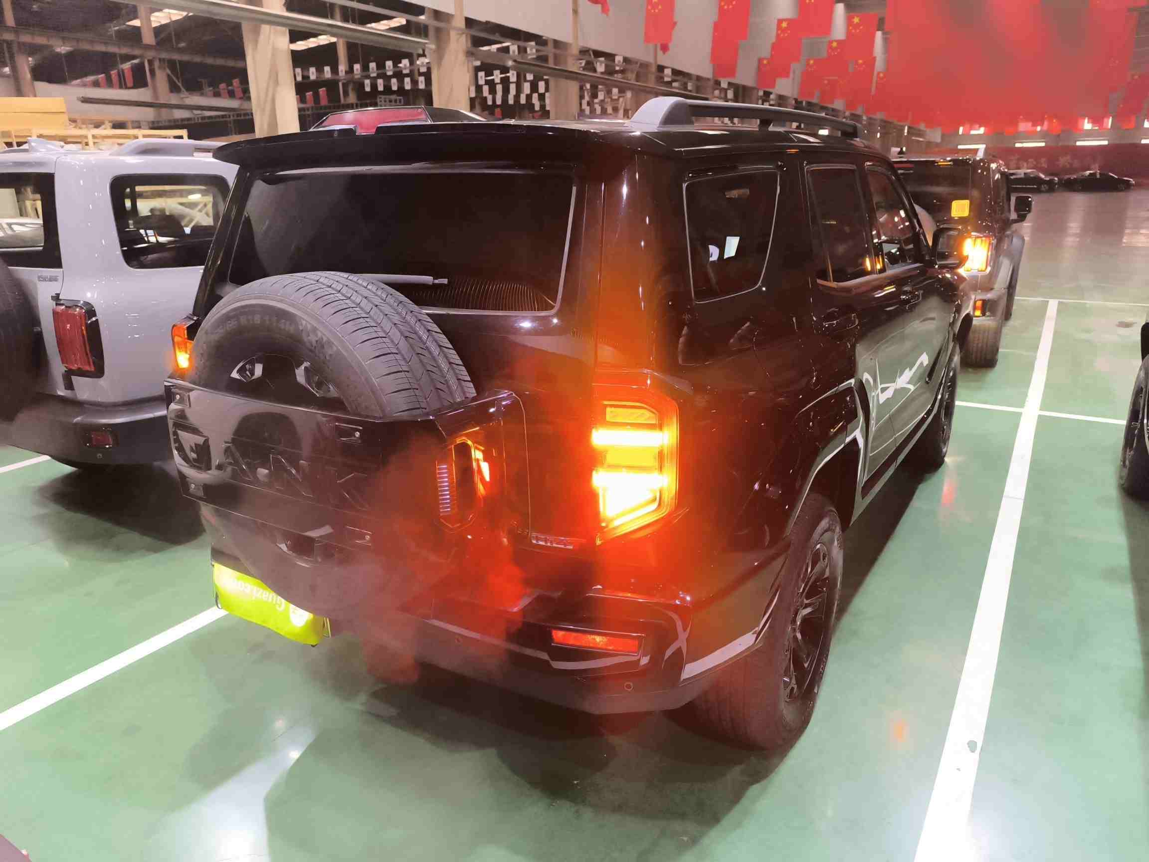 车辆右后45度外观展示