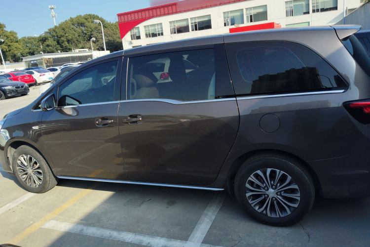 别克GL8 2023款 陆上公务舱 舒适型车身外观6003