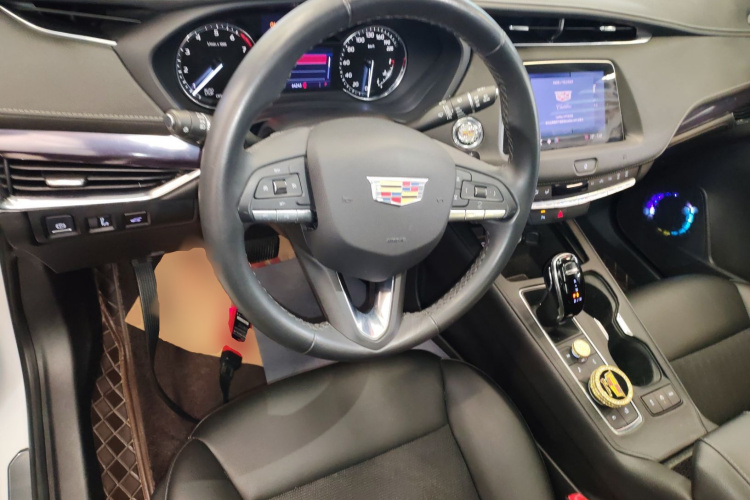 凯迪拉克XT4 2021款 28T 两驱技术型中控内饰13