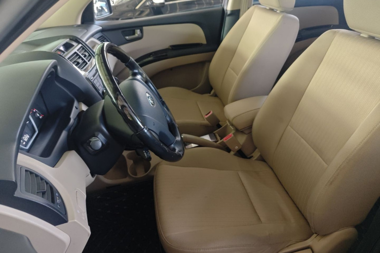 起亚 狮跑 2013款 2.0L 自动两驱版GL中控内饰19