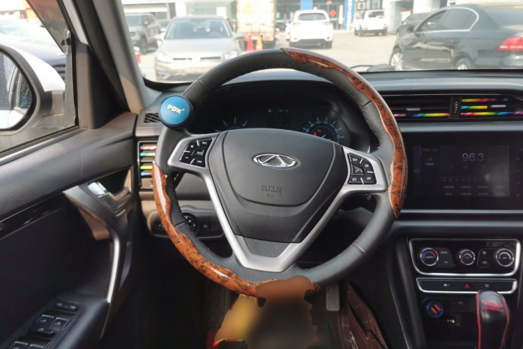 奇瑞 瑞虎3 2016款 1.6L CVT智尚版中控内饰13