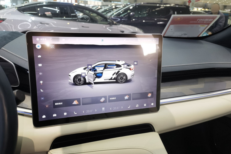 极氪001 2023款 WE版 86kWh中控内饰12