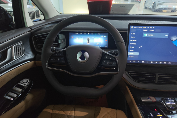 腾势D9 2024款 DM-i 1050 尊享型中控内饰13