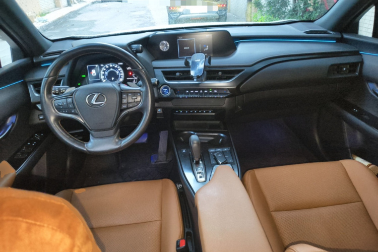 雷克萨斯UX新能源 2020款 300e 纯·悦版中控内饰12