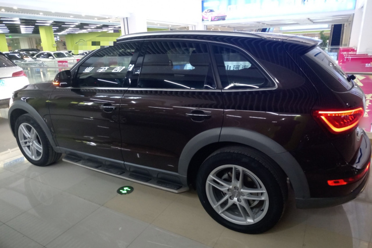 奥迪Q5 2017款 Plus 40 TFSI 技术型车身外观4