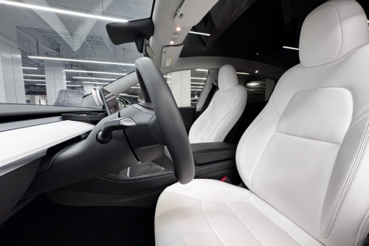 特斯拉 Model Y 2022款 长续航全轮驱动版中控内饰7003