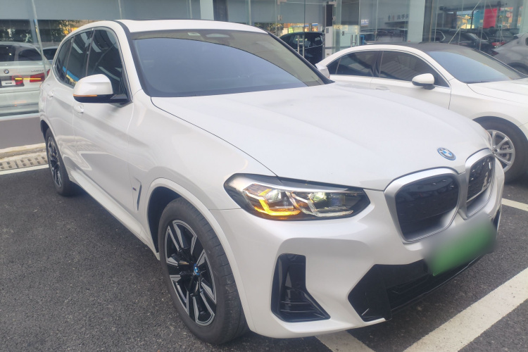 宝马iX3 2024款 领先型车身外观3