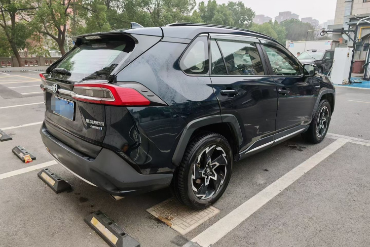 丰田 威兰达 2020款 双擎 2.5L E-CVT两驱科技版车身外观6009