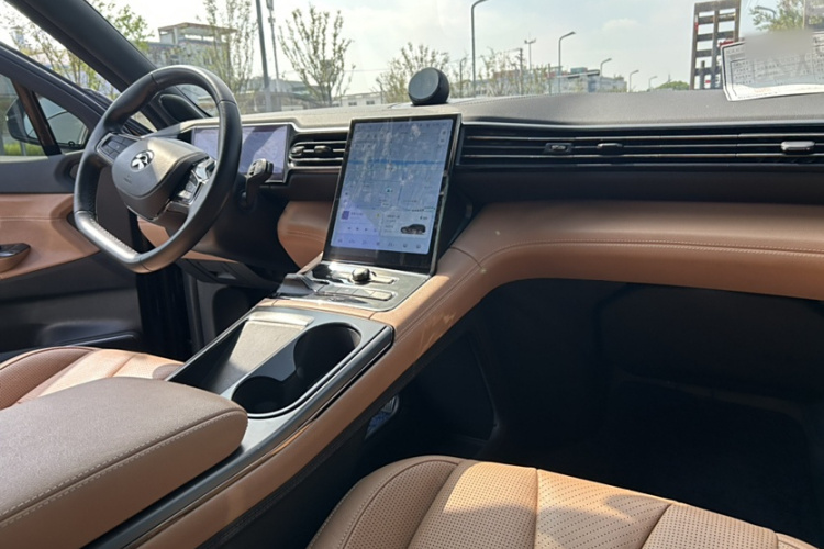 蔚来ES8 2020款 580KM 七座版局部细节16