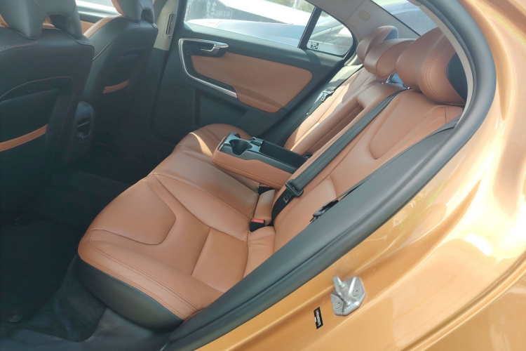 沃尔沃S60 2014款 S60L 2.0T 智远版中控内饰7004