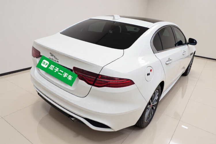 捷豹XEL 2020款 2.0T 200PS R-DYNAMIC 青春运动版车身外观7