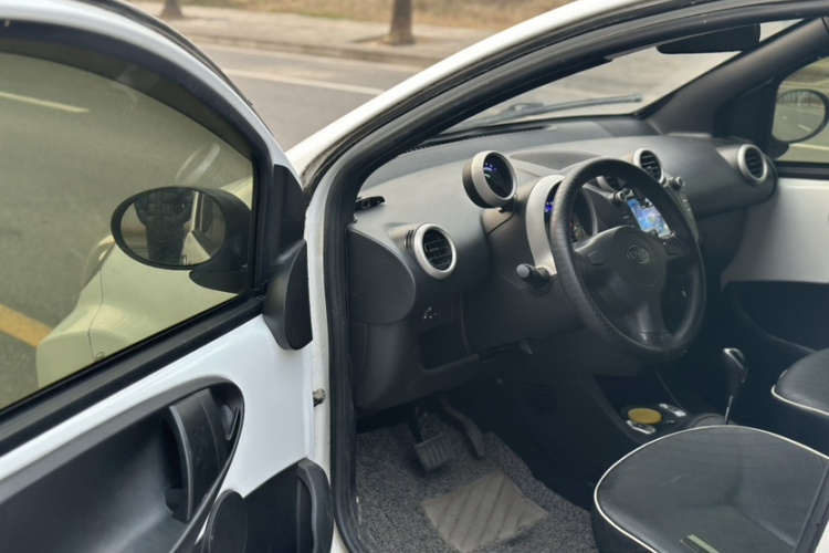 比亚迪F0 2015款 1.0L AMT 铉酷型中控内饰7011