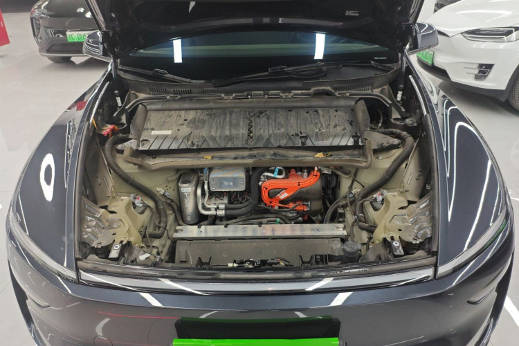 特斯拉 Model Y 2025款 长续航全轮驱动 首发版机舱底盘24