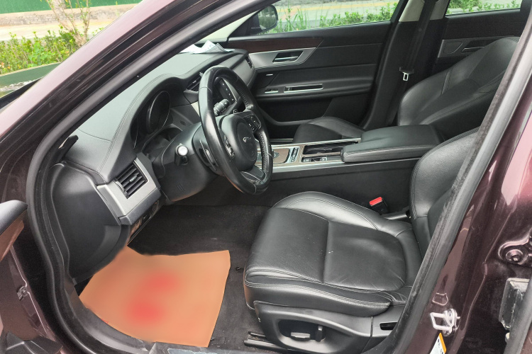 捷豹XFL 2017款 XFL 2.0T 200PS 风华版局部细节19