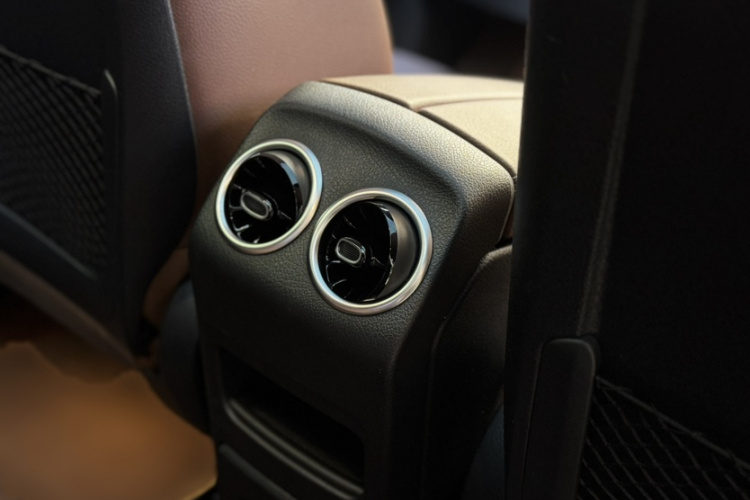 奔驰GLB 2023款 GLB 220 动感型中控内饰7004