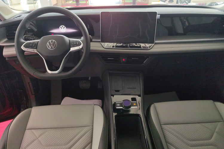 大众 2025款 探岳L 300TSI 两驱精英中控内饰7002