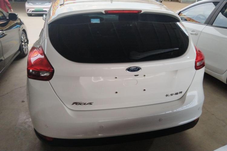 福特 福克斯 2020款 两厢经典 1.5L 自动风尚型车身外观6