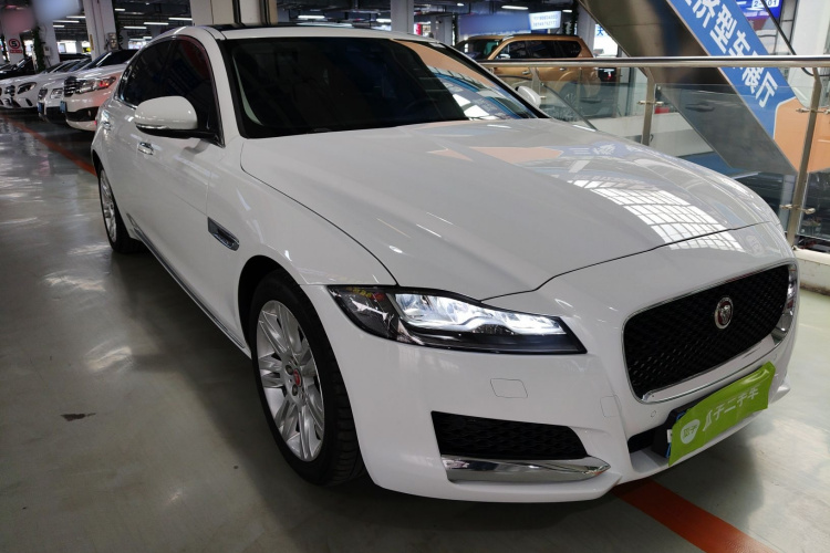 捷豹XFL 2018款 XFL 2.0T 250PS 豪华版车身外观3