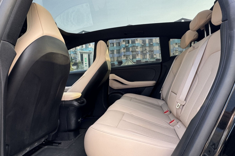 蔚来ET5 2022款 75kWh中控内饰7011