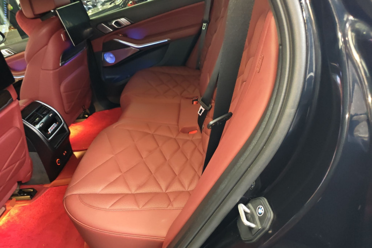 宝马X5 2023款 xDrive 40Li M运动曜夜套装中控内饰7004