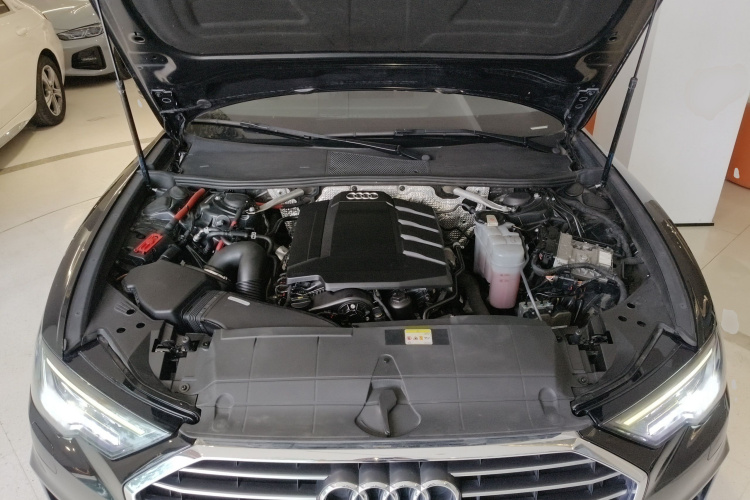 奥迪A6L 2021款 45 TFSI 臻选动感型机舱底盘24