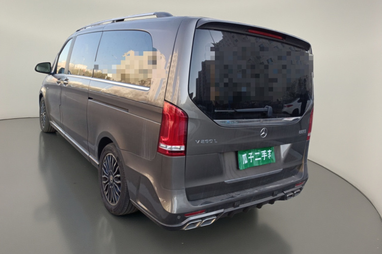 奔驰V级 2018款 V 260 L 尊贵加长版 国VI车身外观5