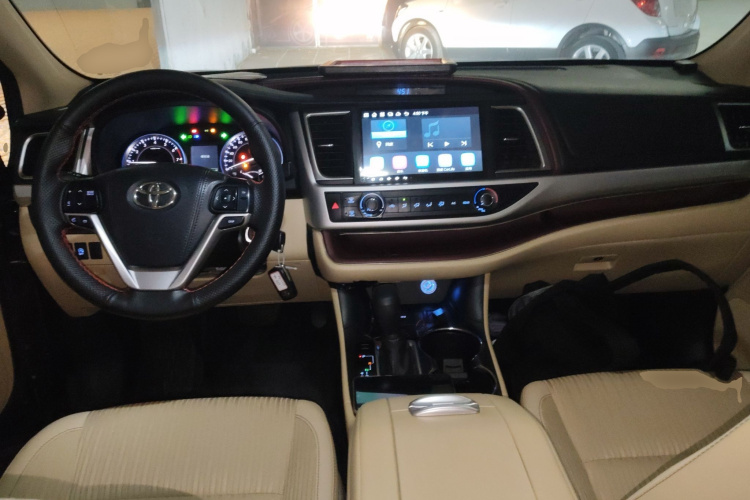 丰田 汉兰达 2015款 2.0T 两驱精英版 5座中控内饰12