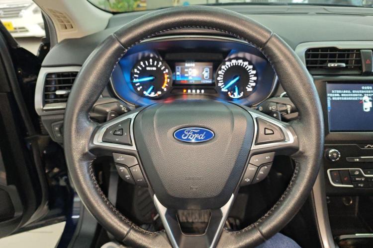 福特 蒙迪欧 2017款 EcoBoost 200 时尚型中控内饰13
