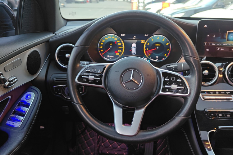 奔驰GLC轿跑 2021款 GLC 260 4MATIC 轿跑SUV中控内饰13