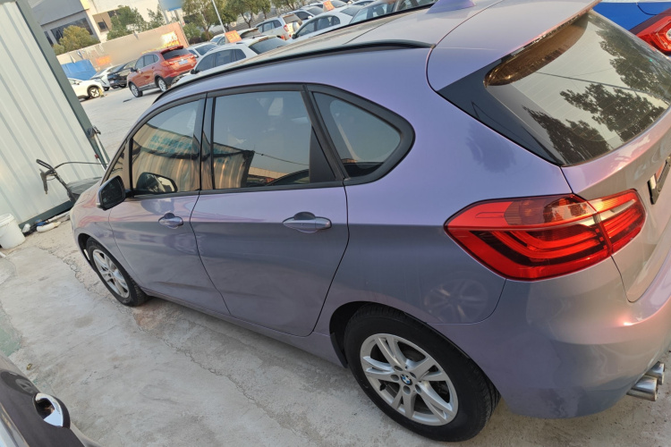 宝马2系旅行车 2016款 218i 领先型车身外观4