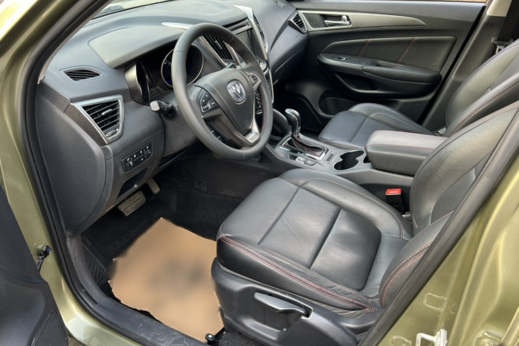 长安CS75 2016款 1.8T 自动精英型 国V中控内饰7004