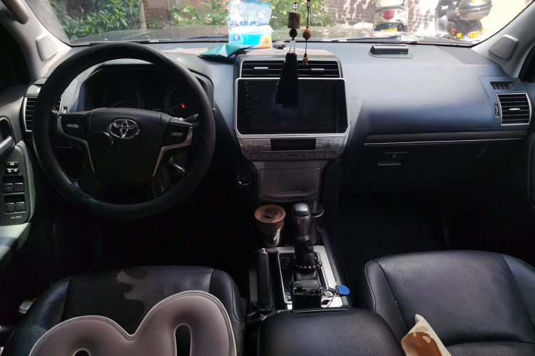 丰田 普拉多 2019款 3.5L 自动TX-L尊享版后挂备胎中控内饰12
