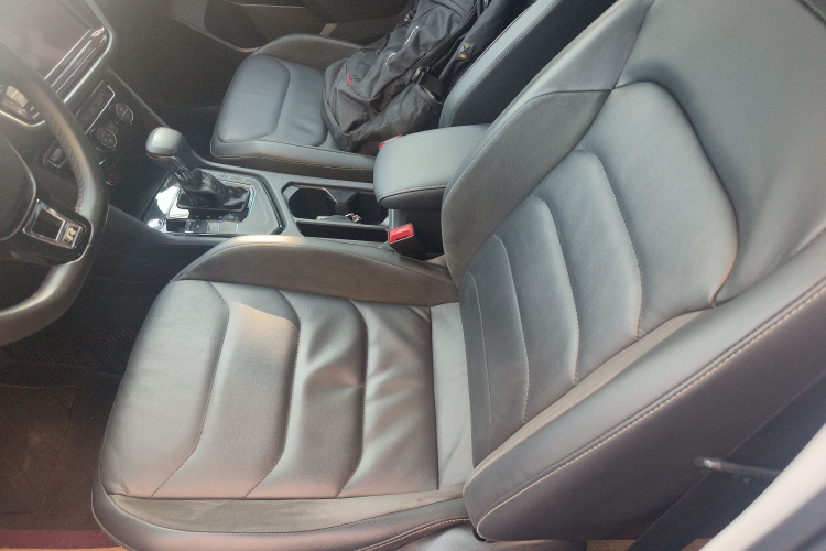 大众 途观L 2019款 330TSI 自动两驱全景舒适版 国VI局部细节19