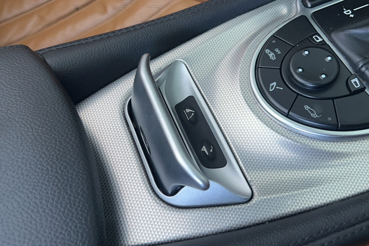 奔驰SL级 2010款 SL 350局部细节9002