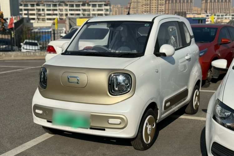 奔腾小马 2026款 222km 闪耀马车身外观6005