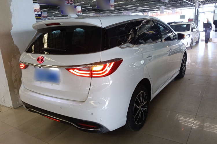 比亚迪 宋MAX 2017款 1.5T 自动智联豪华型 7座车身外观7