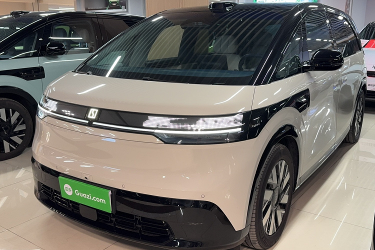 极氪MIX 2025款 长续航智驾版车身外观1