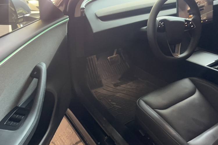 特斯拉 Model 3 2023款 后轮驱动版中控内饰7002