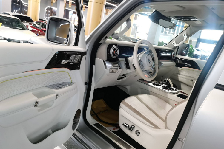 超境汽车 共创坦克300 2021款 2.0T 赛博坦克中控内饰7003