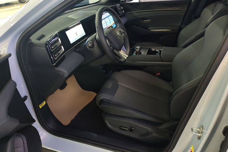 比亚迪 秦L 2024款 DM-i 80KM超越型局部细节19